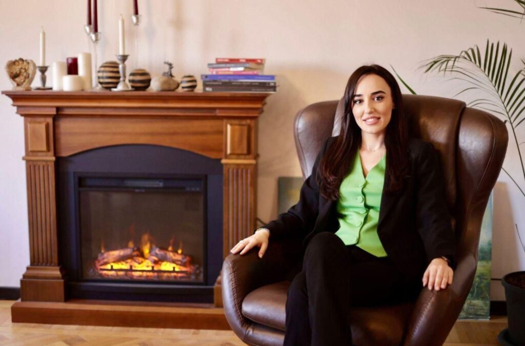 Monica Badea, director de vânzări EkoGroup: Colaborare de succes cu Centrul Speranța Seniorilor pentru Promovarea prin Steaguri Direcționale 3 Monica Badea