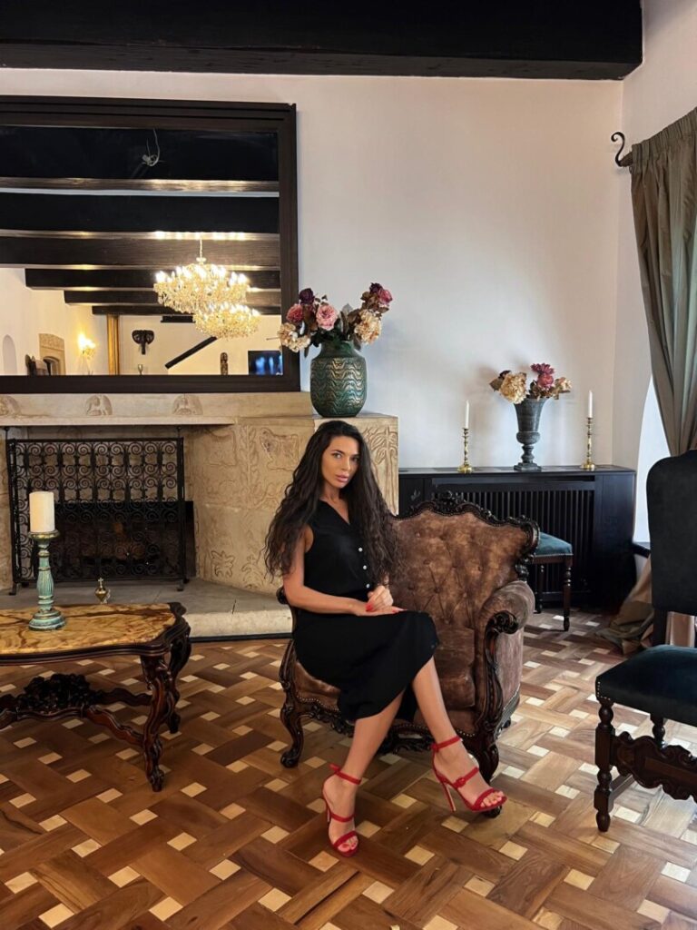 Malina Constantin, Redactor-șef la EkoNews, Descrie Eleganța și Profesionalismul Noului Sediu EkoGroup Vila 2 Malina Constantin