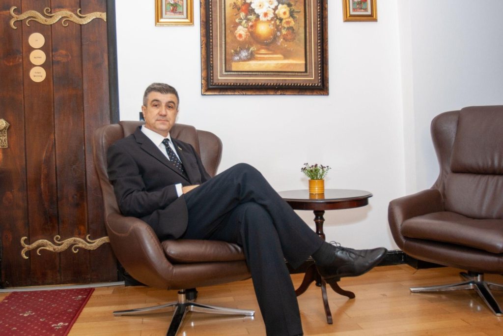 Valeriu Ene, EkoGroup: Expertul în Montajul și Mentenanța Ecranelor Digitale 12 ekogroup
